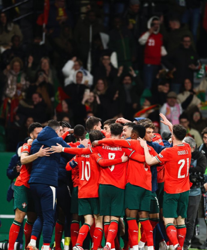 塞内加尔鏖战葡萄牙，范佩西统治全场