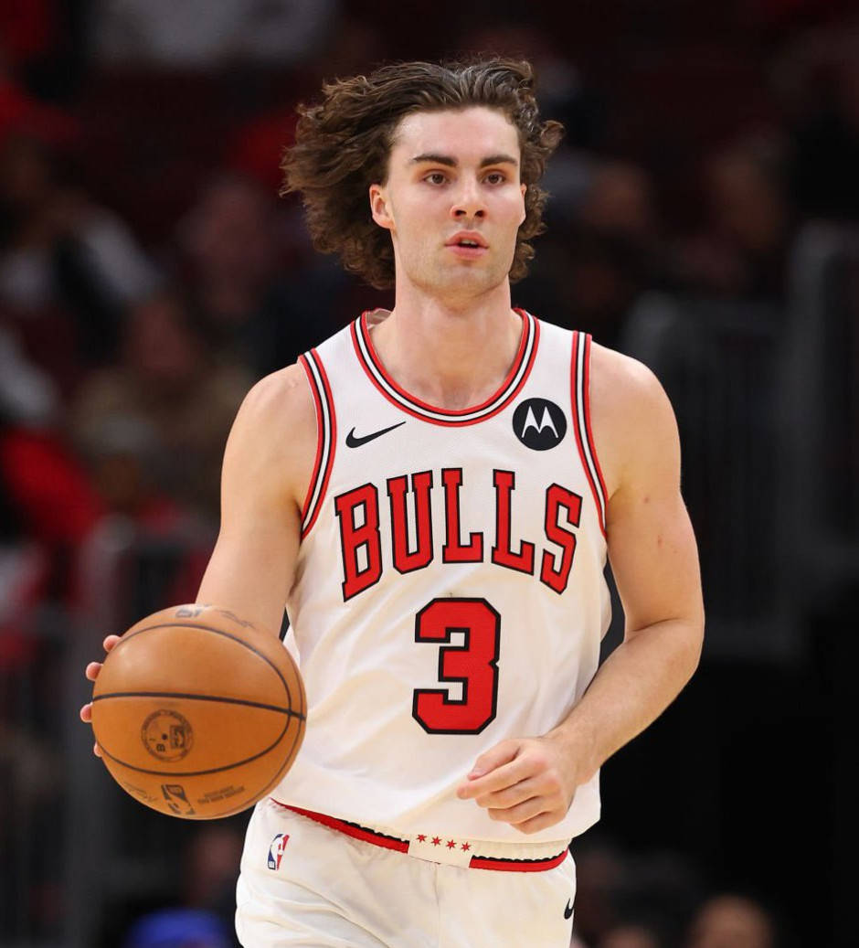 公牛完胜魔术，拉文完成帽子戏法