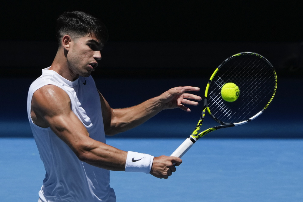 西班牙网球队力克澳大利亚网球队，瓦林卡统治全场的简单介绍