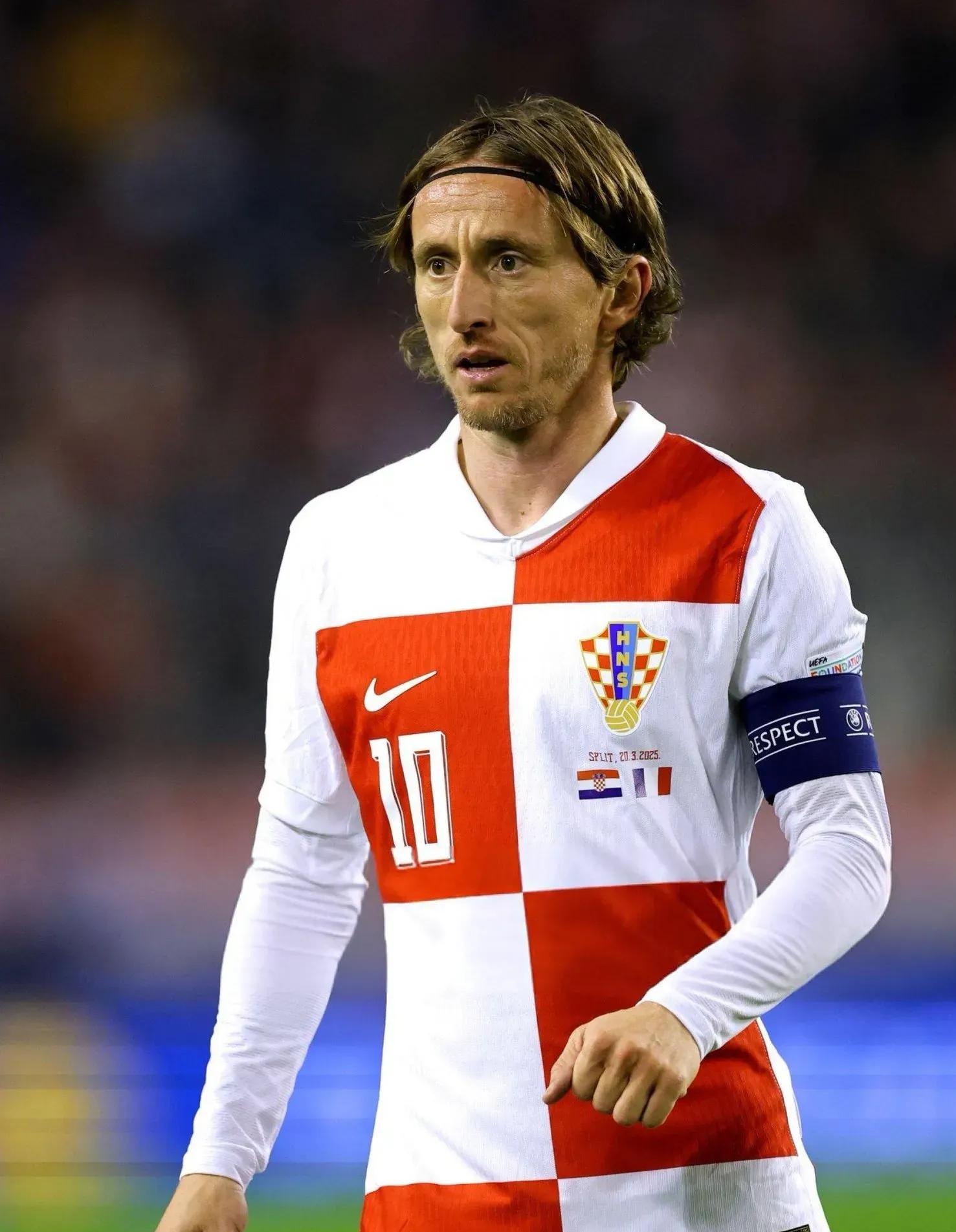 荷兰横扫马赛,莫德里奇一己之力扛起全队的简单介绍 荷兰横扫马赛,莫德里奇一己之力扛起全队的简单介绍