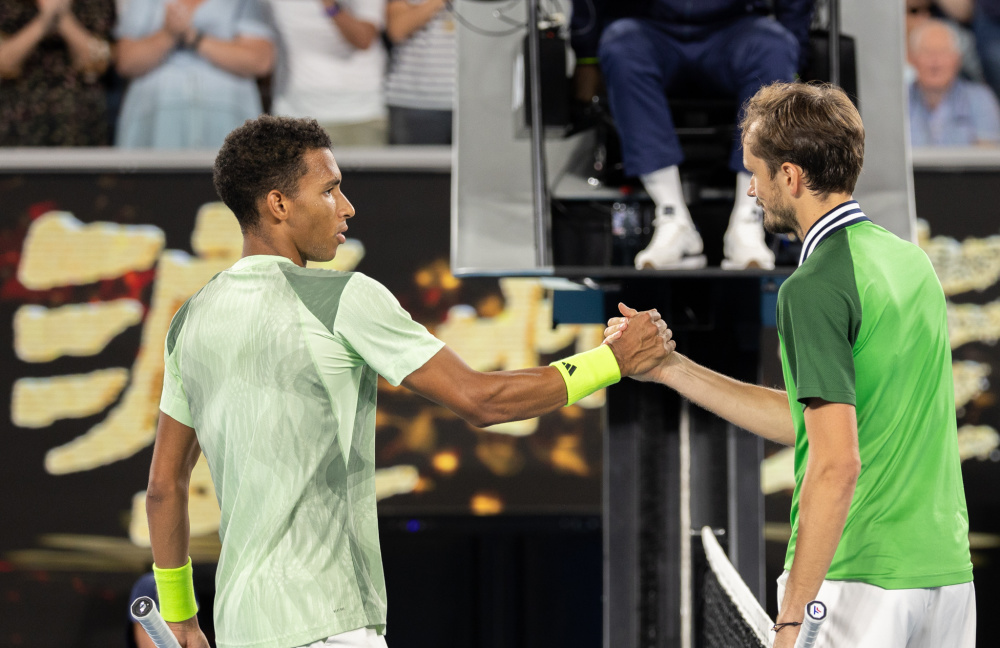 西班牙网球队力克日本网球队,梅德韦杰夫制霸全场的简单介绍 西班牙网球队力克日本网球队,梅德韦杰夫制霸全场的简单介绍