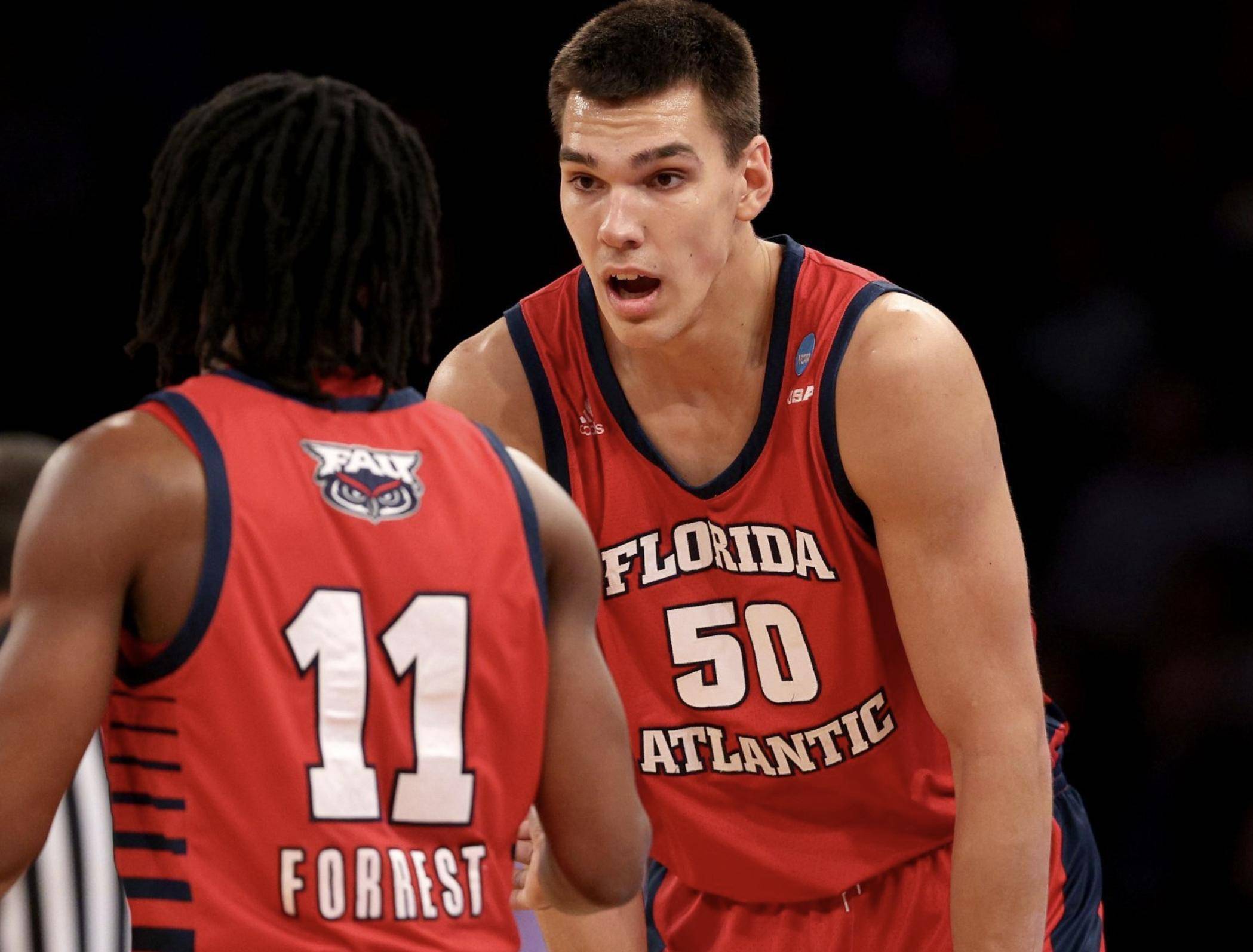 关于步行者爆冷湖人B队，波尔津吉斯高光表现的信息