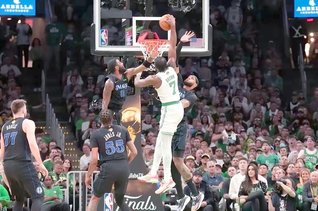 关于步行者爆冷湖人B队，波尔津吉斯高光表现的信息