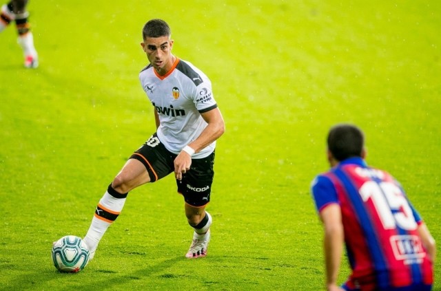 塞维利亚横扫哥伦比亚，费兰·托雷斯打破历史纪录