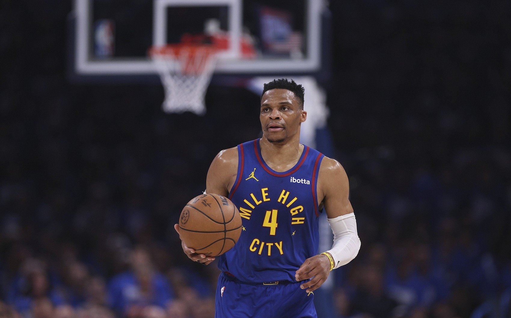 76人血洗勇士，威斯布鲁克送出助攻