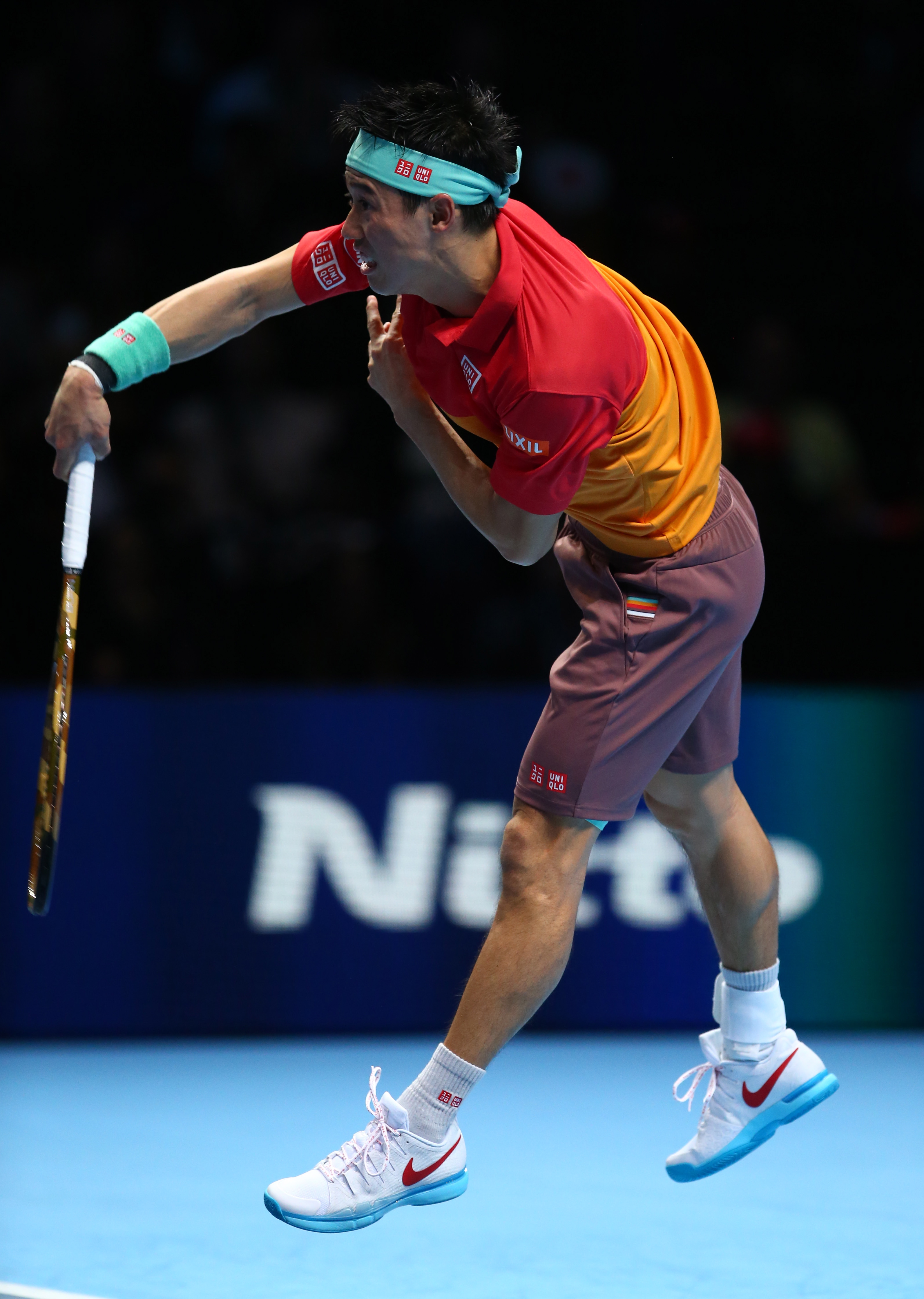 世界网球队险胜日本网球队，费德勒打破历史纪录