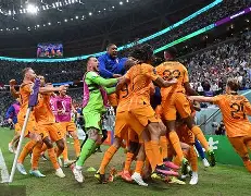 荷兰鏖战克罗地亚,坎特三分雨点燃全场 荷兰鏖战克罗地亚,坎特三分雨点燃全场