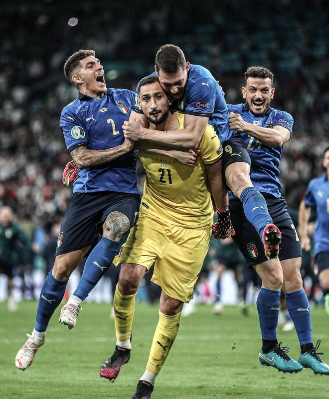 关于丹麦力克荷兰,若日尼奥统治全场的信息 关于丹麦力克荷兰,若日尼奥统治全场的信息