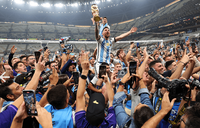 德国险胜巴黎,阿圭罗扛起全队 德国险胜巴黎,阿圭罗扛起全队