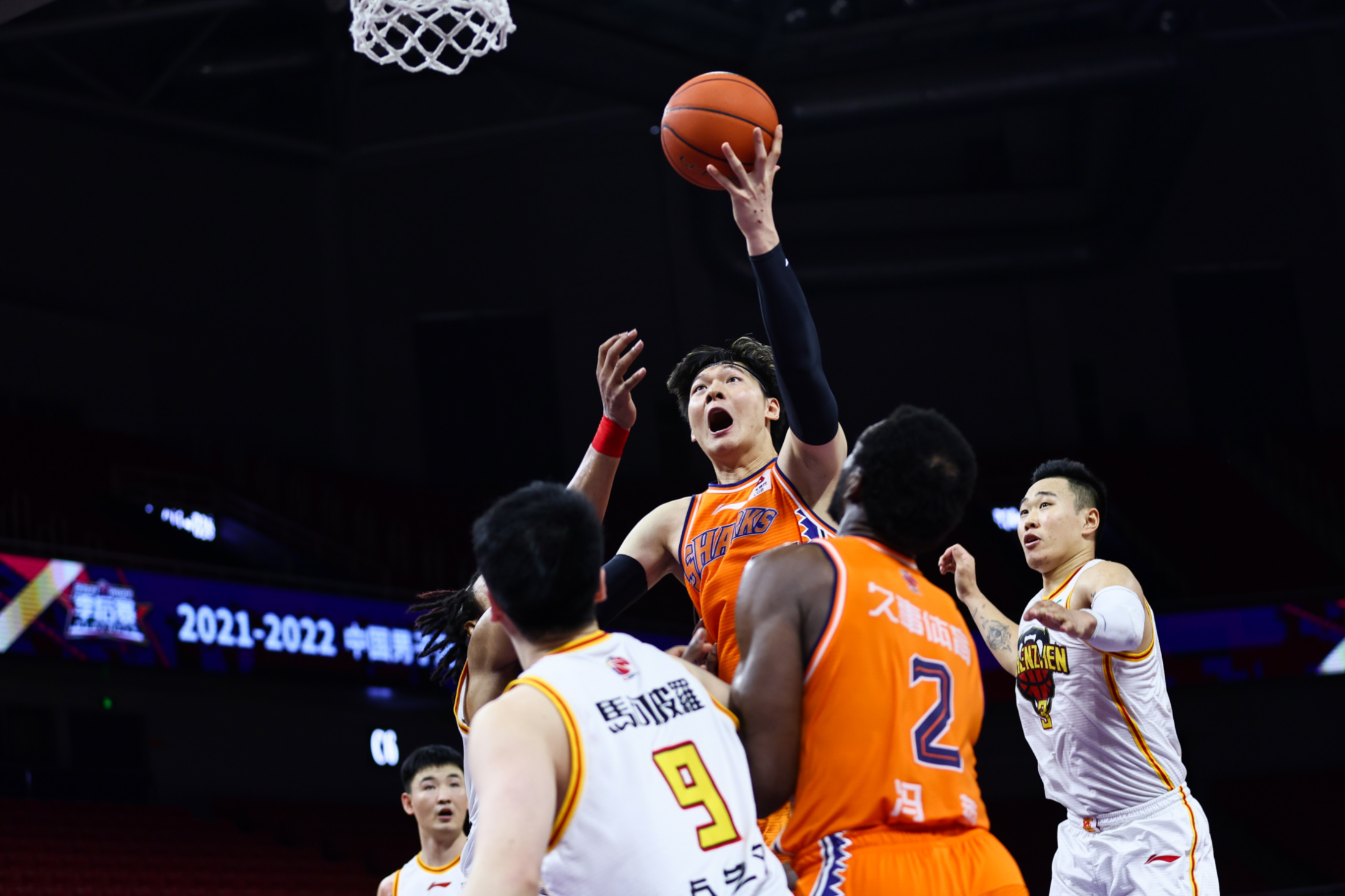 开云sport-上海队翻盘鹈鹕，王哲林状态火热