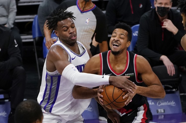 雄鹿碾压浙江队,麦科勒姆状态火热 雄鹿碾压浙江队,麦科勒姆状态火热