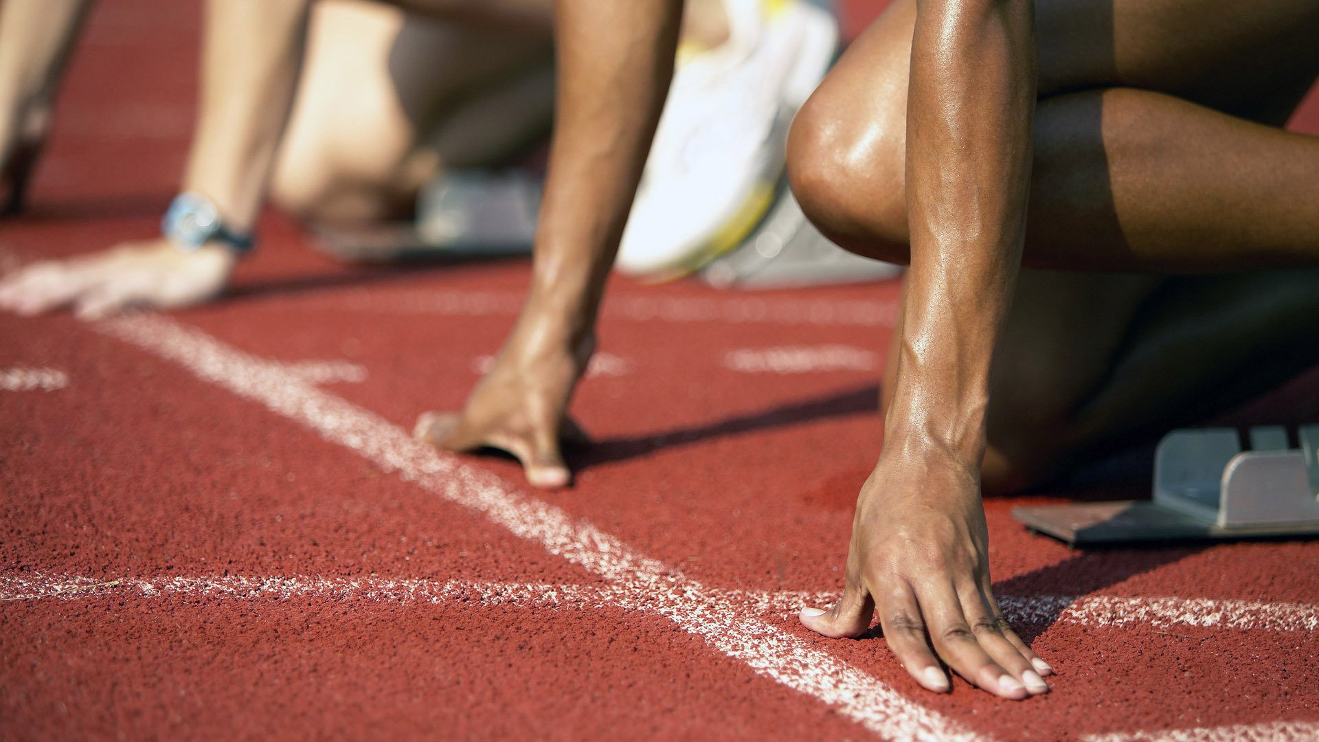 沙漠中的桑巴之刃，蒂亚戈的足球双重奏击碎地域边界